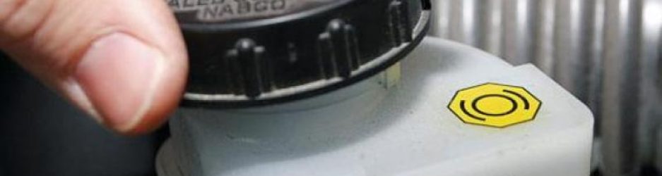 Como_cambiar_liquidos_de_frenos_de_tu_coche-1