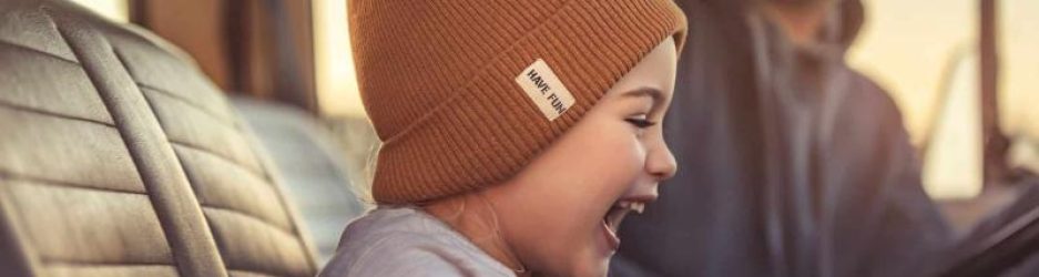 hijos-delante-coche-altura-edad-dgt-1-scaled